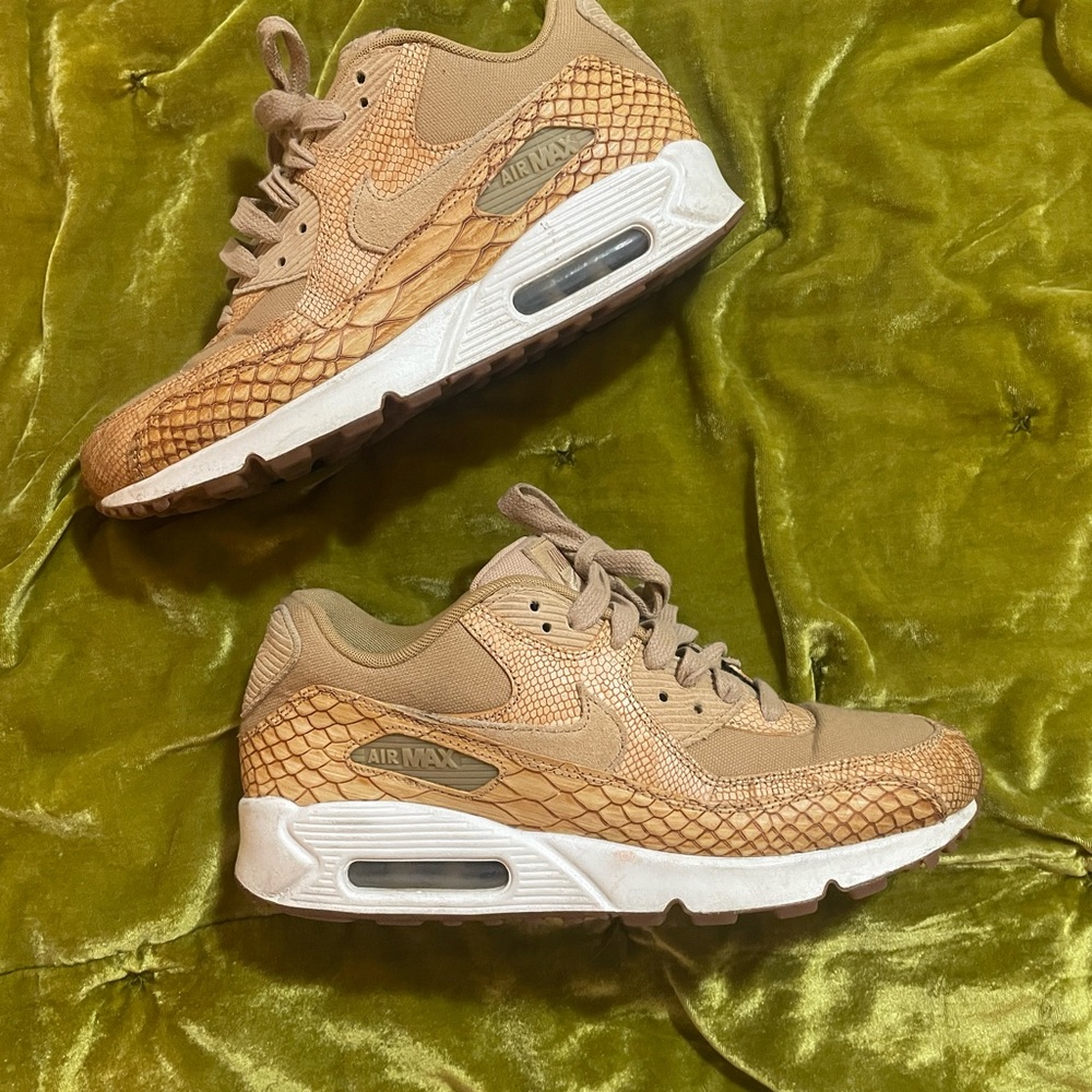 Nike snakeskin